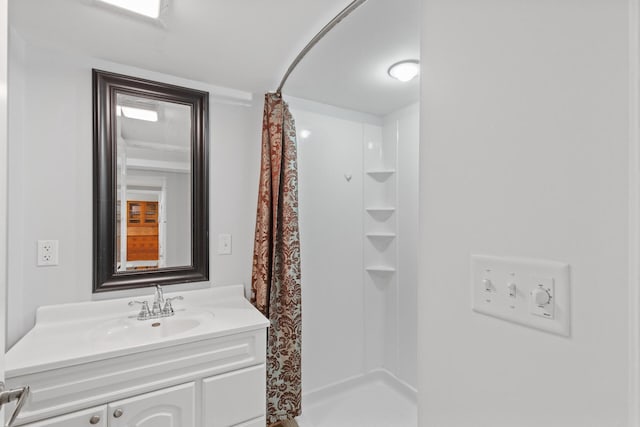 bathroom featuring a shower with curtain and vanity