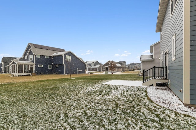 view of yard with a residential view