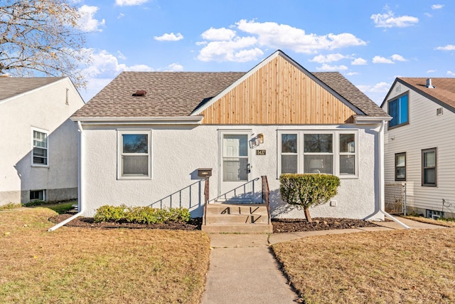 view of front of property with a front lawn