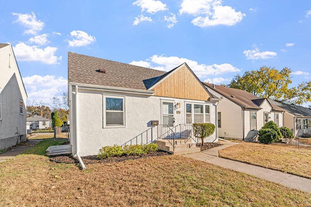 view of front facade featuring a front yard