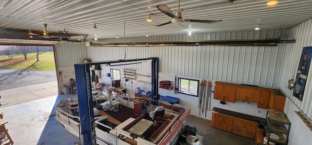 garage featuring ceiling fan