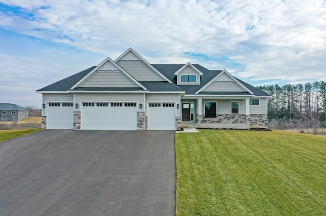 craftsman inspired home with a front lawn and a garage