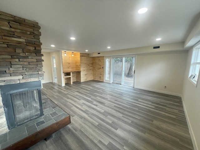 living room with recessed lighting, a fireplace, wood finished floors, visible vents, and baseboards