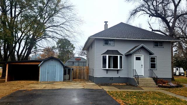 view of front of home featuring a storage shed