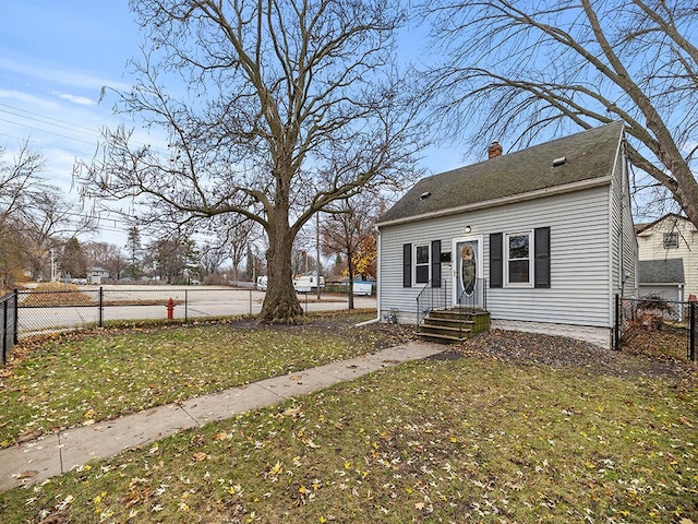 view of front of property with a front yard