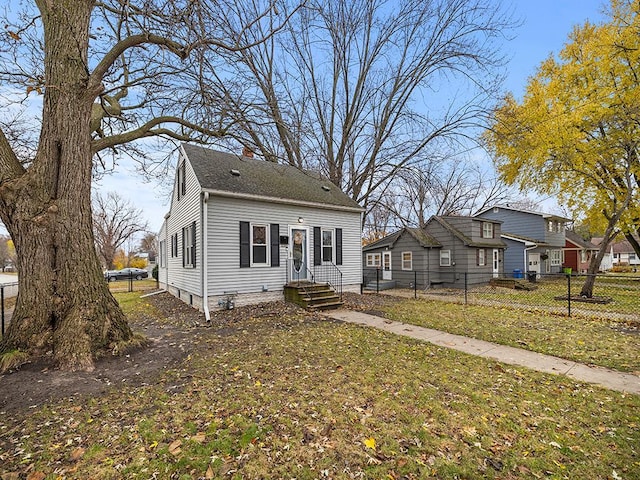 view of front of home featuring a front yard