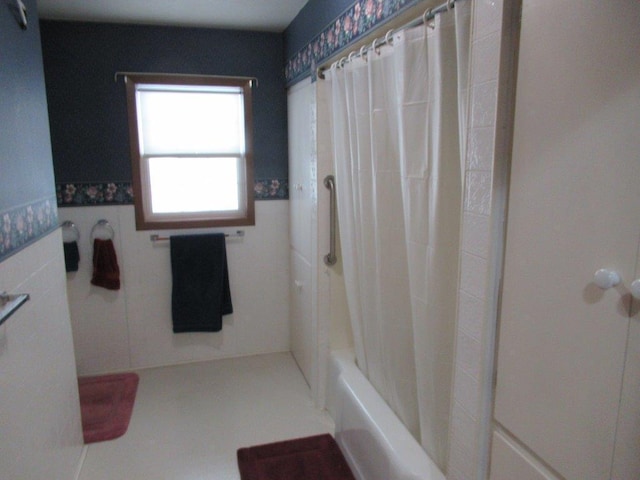 bathroom with shower / bath combo with shower curtain