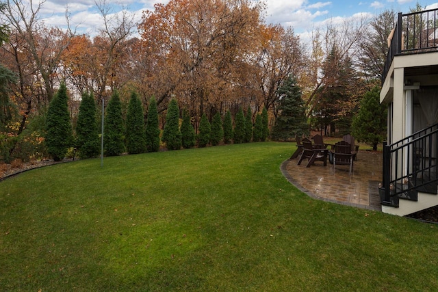 view of yard with a patio