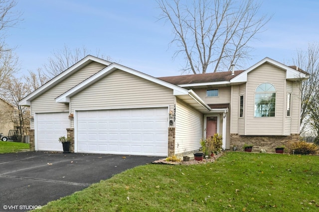 view of front facade featuring a front yard and a garage