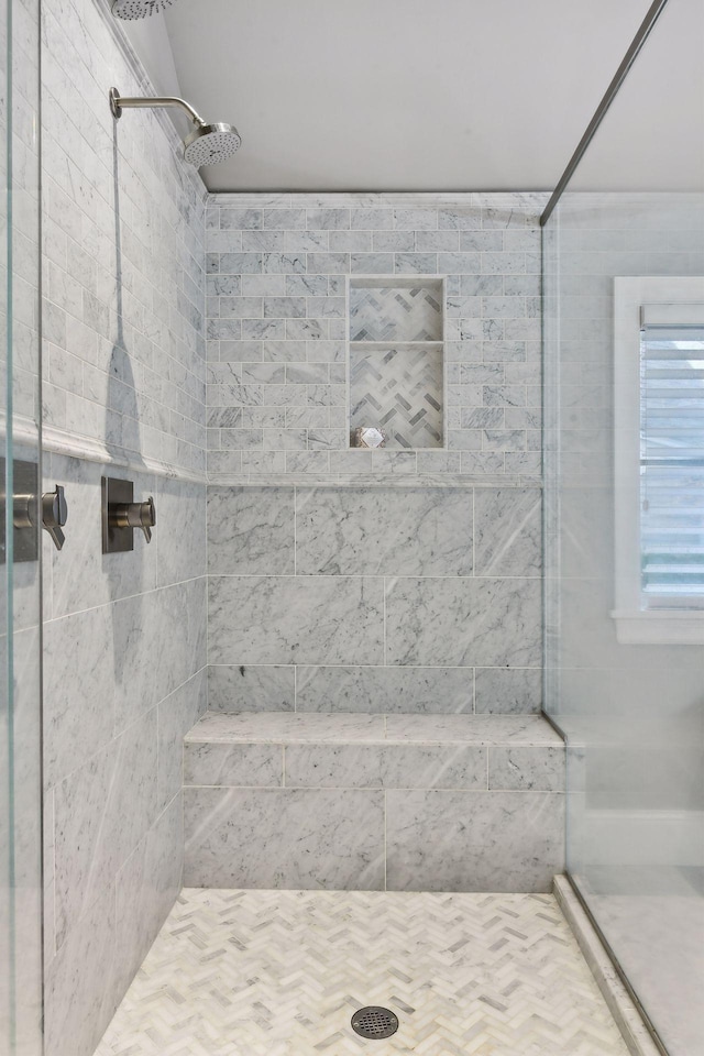 bathroom featuring tiled shower