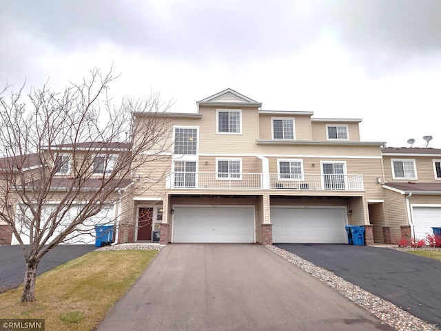 view of front facade featuring a garage