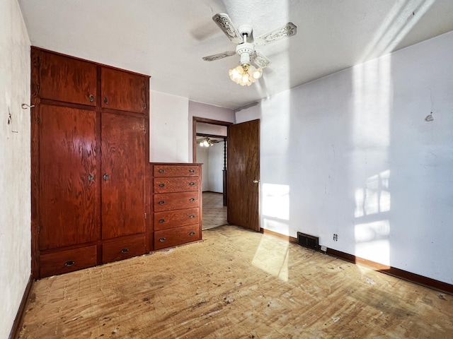 unfurnished bedroom featuring ceiling fan