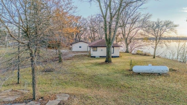 view of yard featuring a water view