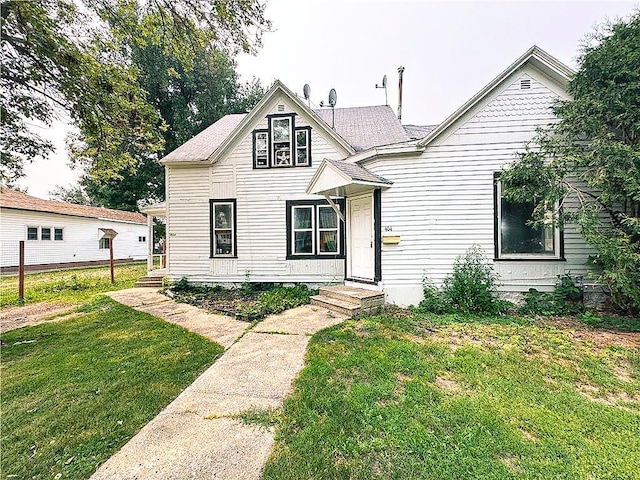 404 Main St, Austin, MN 55912 - view of front of house featuring a front yard