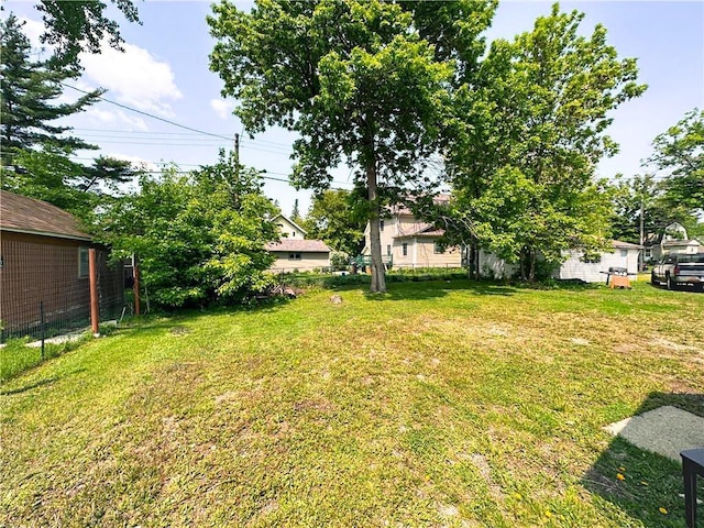 404 Main St, Austin, MN 55912 - view of yard