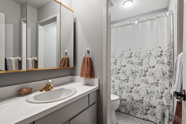 bathroom featuring vanity, a shower with curtain, a textured ceiling, and toilet