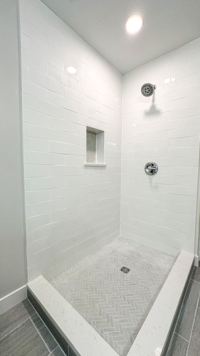 bathroom featuring tiled shower