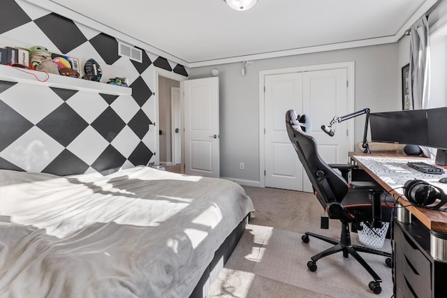 carpeted bedroom featuring a closet