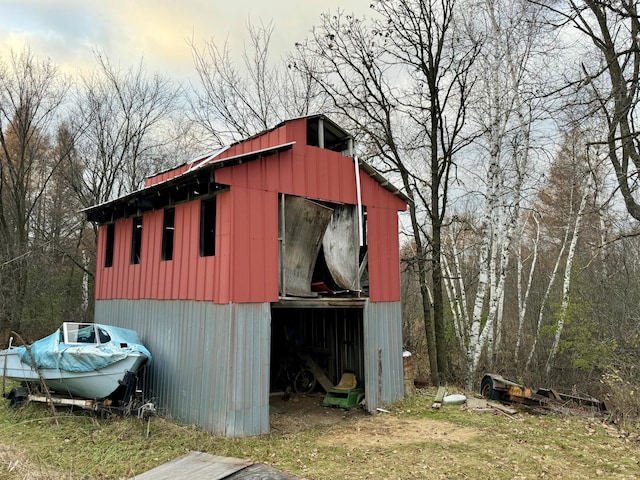 view of outbuilding