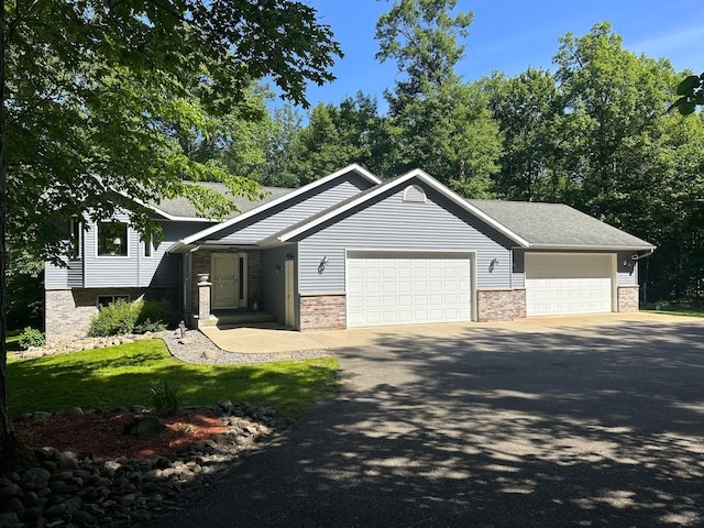 view of front of home featuring a garage and a front yard