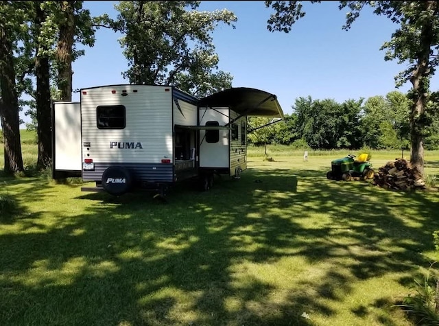 view of outdoor structure with a yard