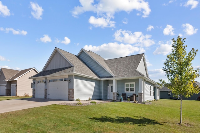 craftsman inspired home with a front lawn and a garage