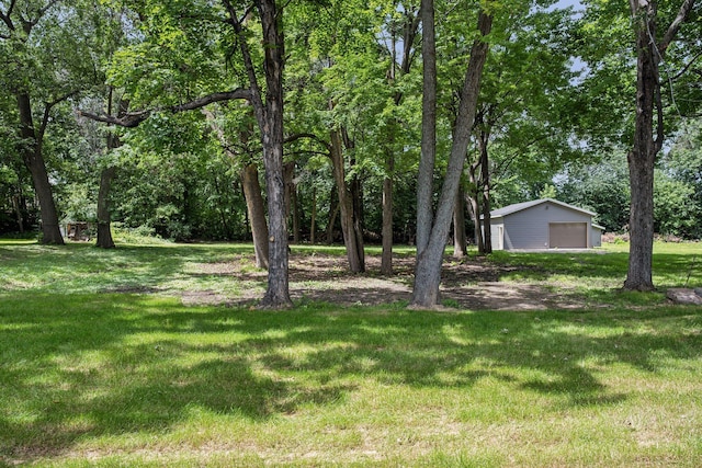 view of yard featuring an outbuilding and a garage