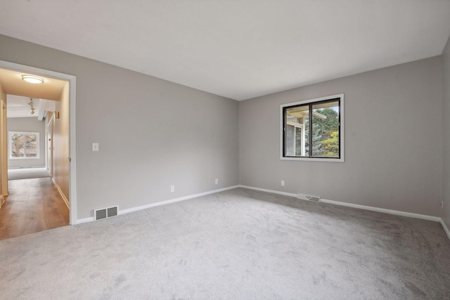 unfurnished room featuring carpet flooring and vaulted ceiling