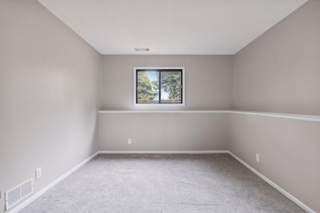 unfurnished room featuring carpet floors