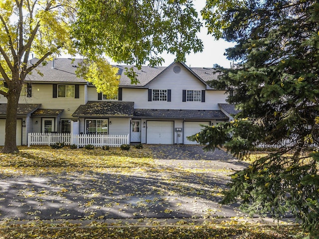 view of front facade with a garage