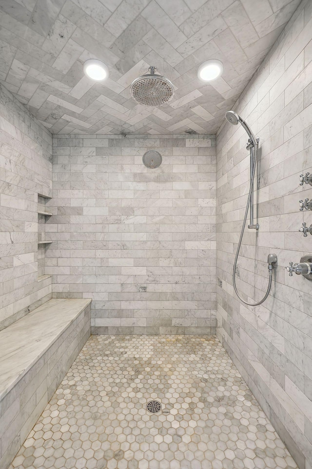 bathroom featuring tiled shower