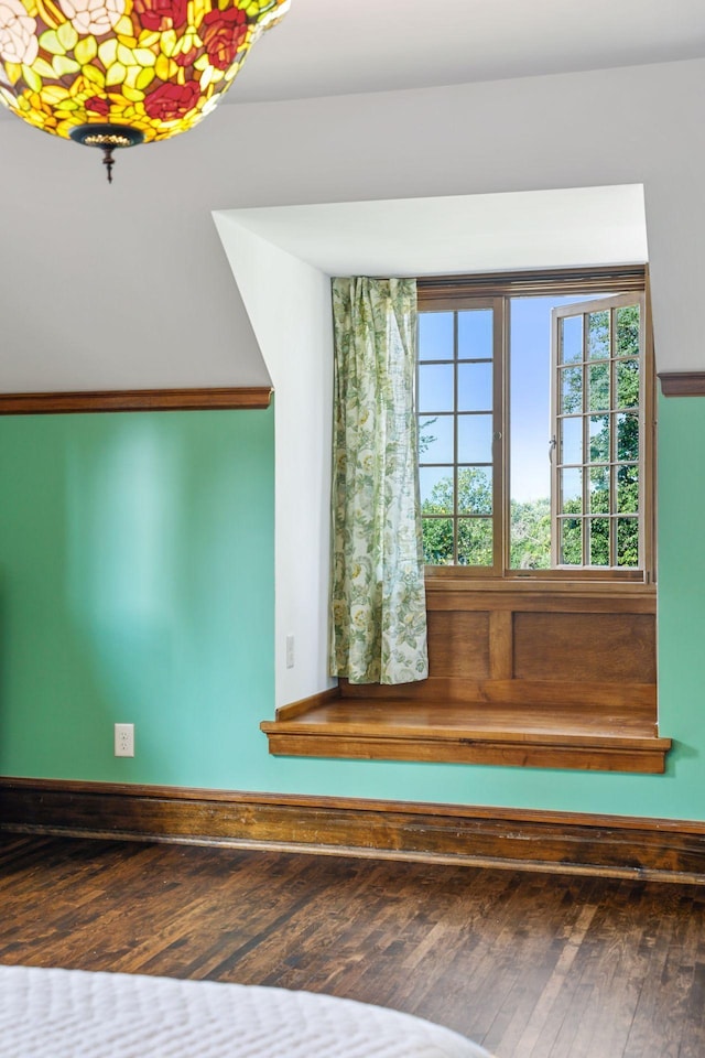 details featuring hardwood / wood-style flooring