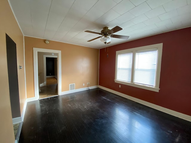 empty room featuring dark hardwood / wood-style floors and ceiling fan