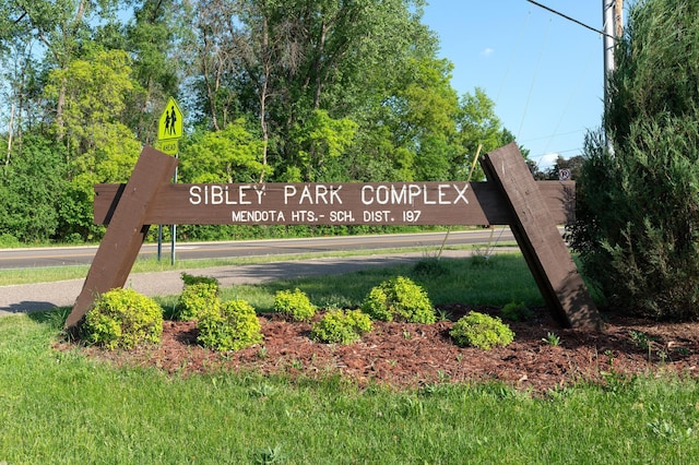 view of community / neighborhood sign