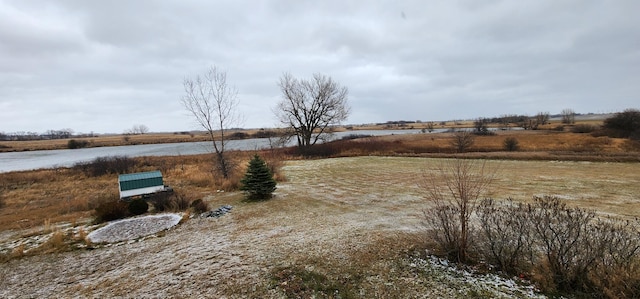 view of yard featuring a rural view