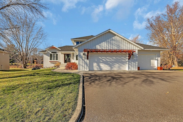 view of front of property featuring a garage and a front yard