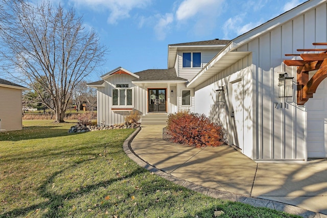 entrance to property featuring a yard