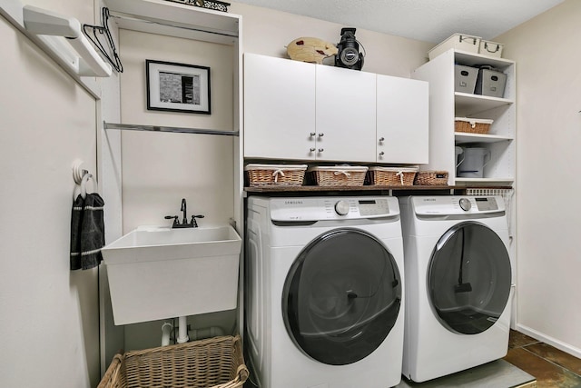 clothes washing area featuring dark tile patterned flooring, cabinets, sink, and independent washer and dryer