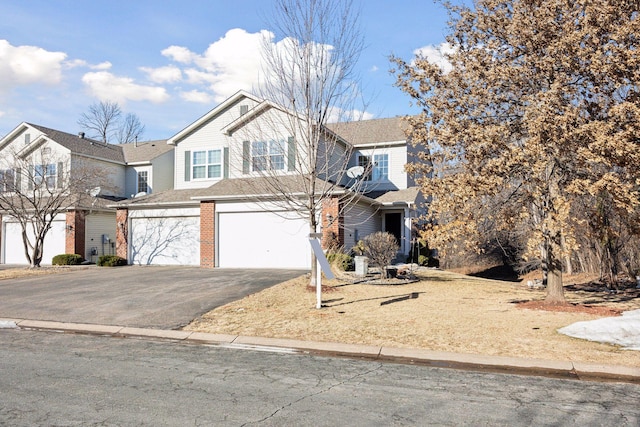 view of front property featuring a garage