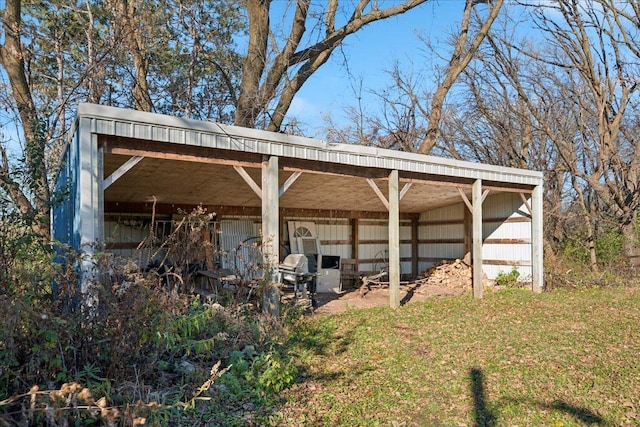 view of outbuilding featuring a yard