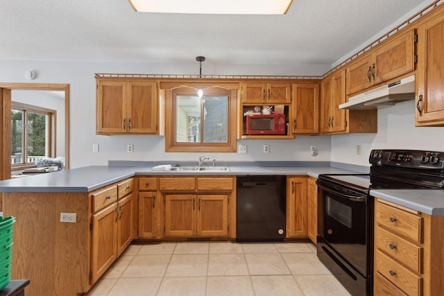 kitchen featuring kitchen peninsula, hanging light fixtures, a textured ceiling, black appliances, and sink