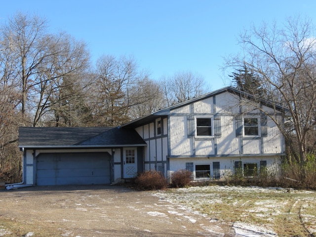 view of front facade featuring a garage