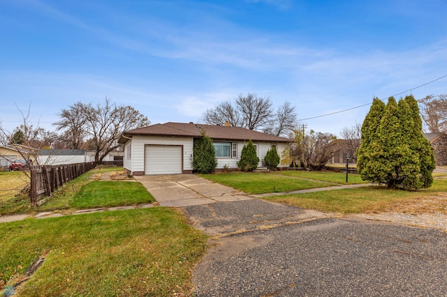 view of front of house featuring a garage and a front yard