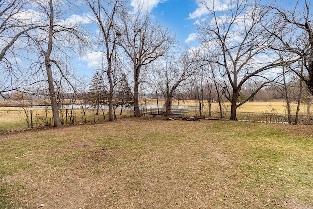 view of yard featuring a rural view