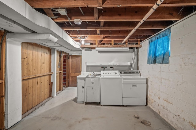 basement featuring washing machine and clothes dryer