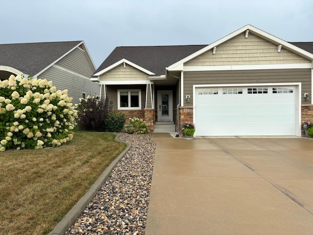 craftsman house featuring a front yard and a garage