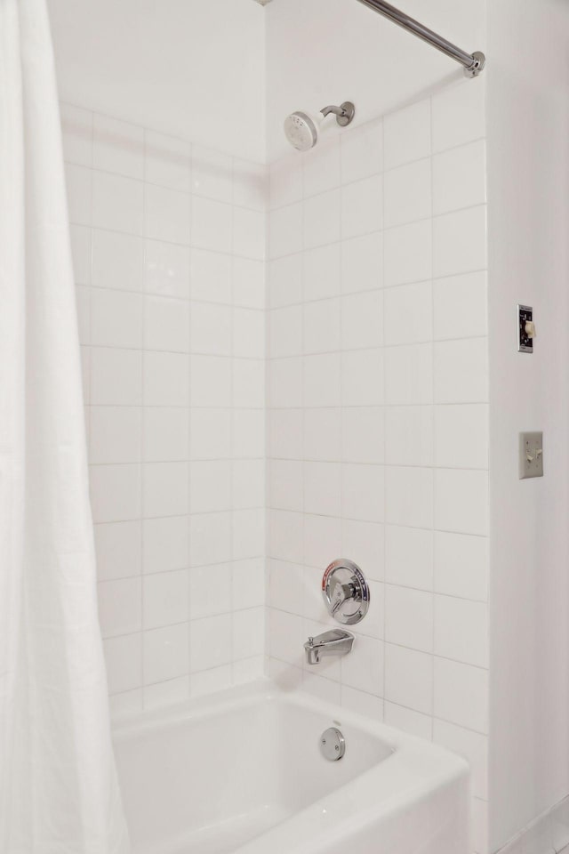 bathroom featuring shower / tub combo