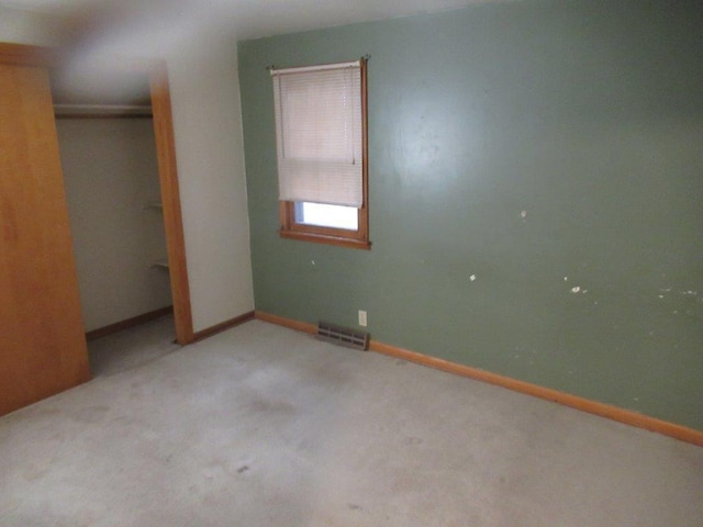 unfurnished bedroom featuring carpet flooring and a closet