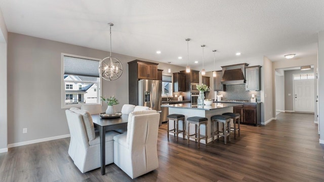 dining room featuring a notable chandelier, dark hardwood / wood-style flooring, a textured ceiling, and sink