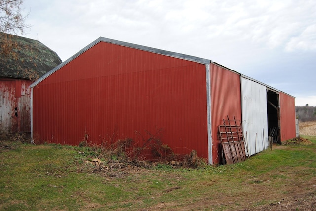 view of outdoor structure